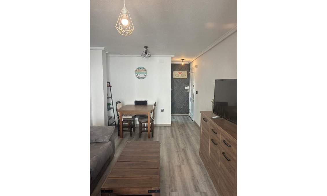 Segunda mano - Apartamento -
Torrevieja - Centro