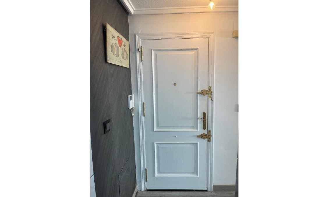 Segunda mano - Apartamento -
Torrevieja - Centro