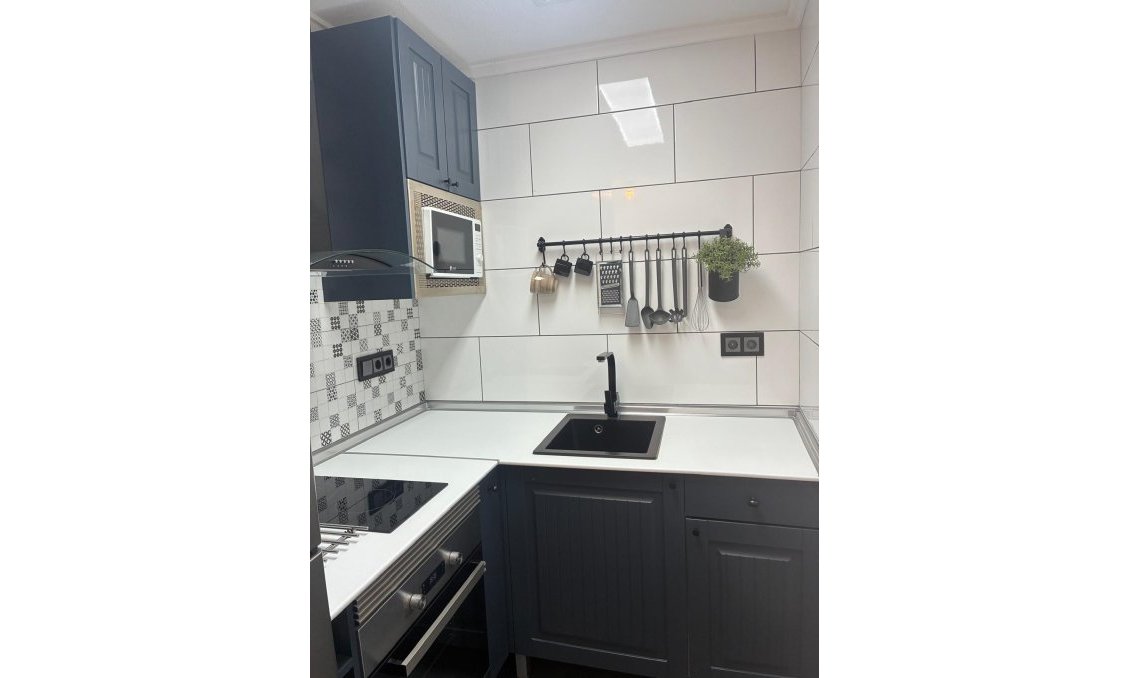 Segunda mano - Apartamento -
Torrevieja - Centro