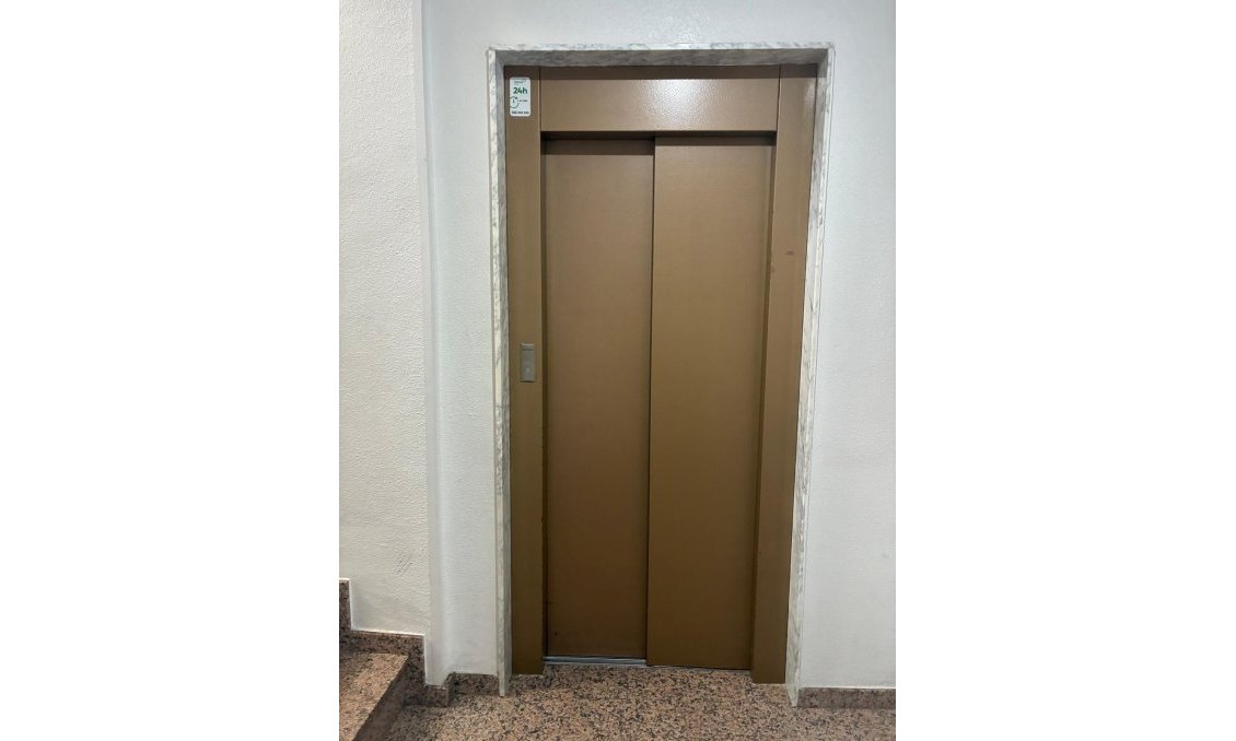 Segunda mano - Apartamento -
Torrevieja - Centro