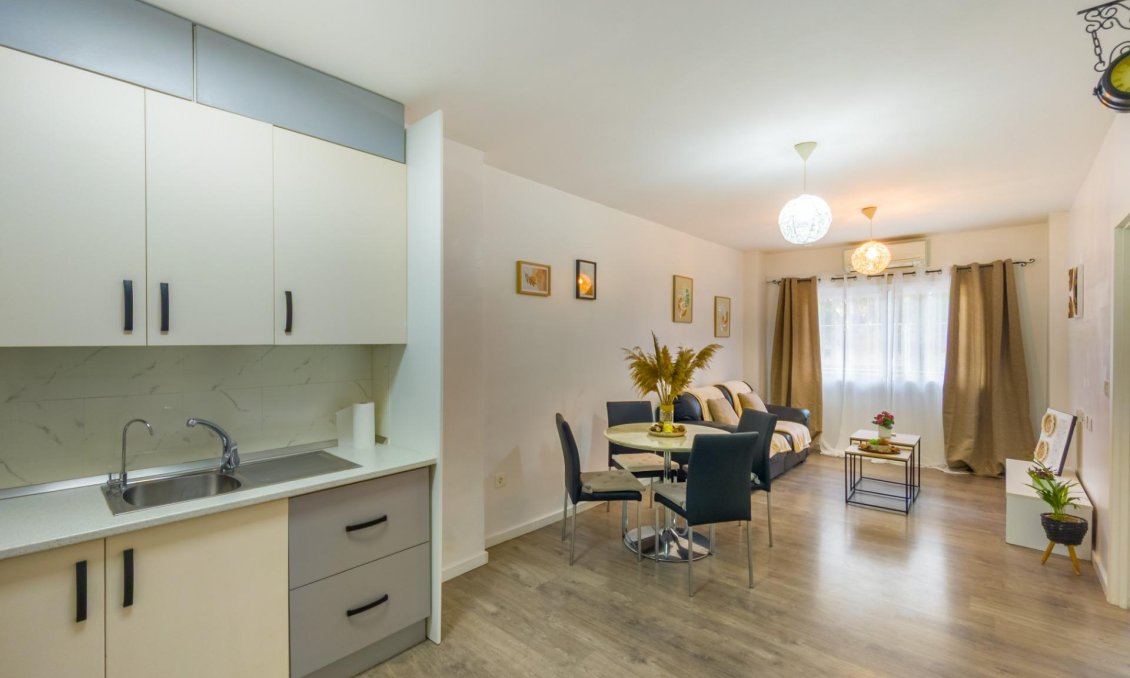 Resale - Apartment -
Torrevieja - Estacion De Autobuses