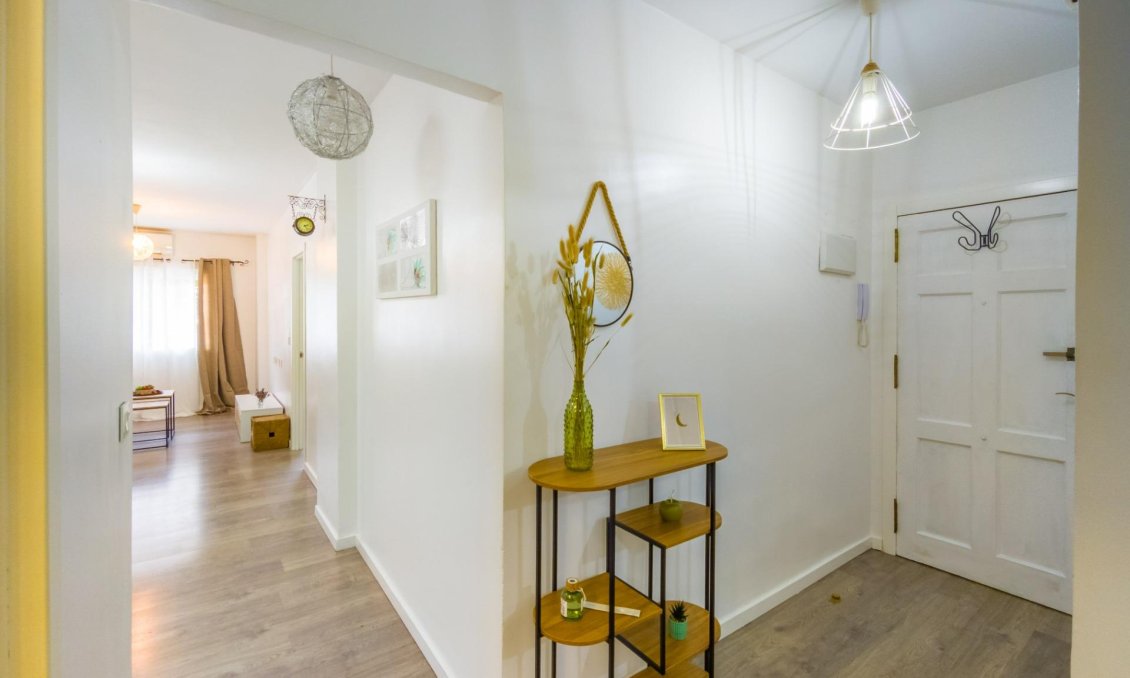 Resale - Apartment -
Torrevieja - Estacion De Autobuses