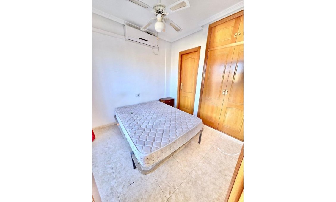 Használt Ingatlanok - Sorház -
Playa Flamenca - Costa Blanca