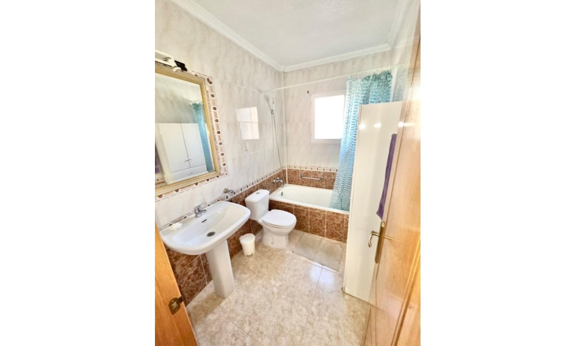 Használt Ingatlanok - Sorház -
Playa Flamenca - Costa Blanca