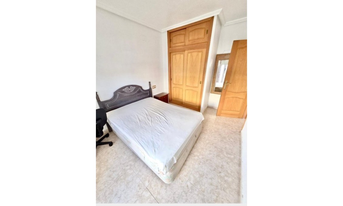 Használt Ingatlanok - Sorház -
Playa Flamenca - Costa Blanca