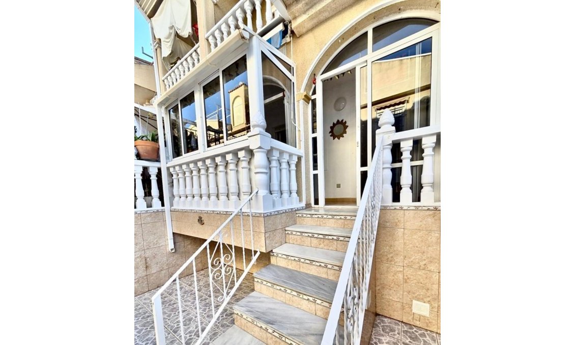 Használt Ingatlanok - Sorház -
Playa Flamenca - Costa Blanca