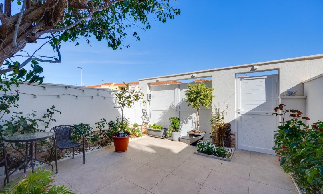 Használt Ingatlanok - Sorház -
Torrevieja - Aguas Nuevas