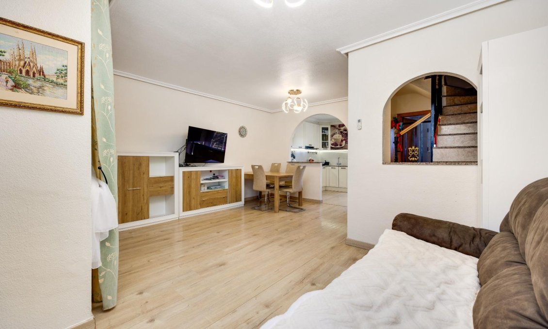 Használt Ingatlanok - Sorház -
Torrevieja - Aguas Nuevas