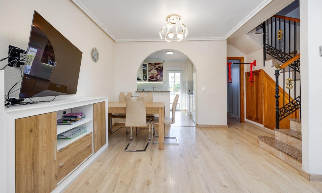 Használt Ingatlanok - Sorház -
Torrevieja - Aguas Nuevas