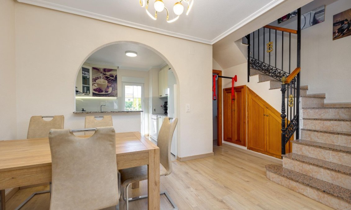 Használt Ingatlanok - Sorház -
Torrevieja - Aguas Nuevas