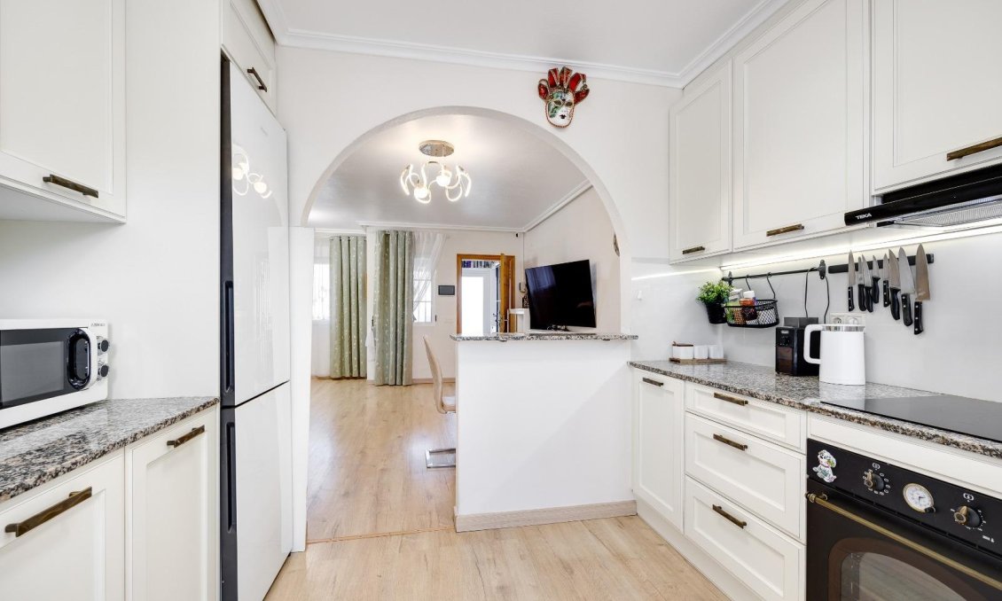 Használt Ingatlanok - Sorház -
Torrevieja - Aguas Nuevas