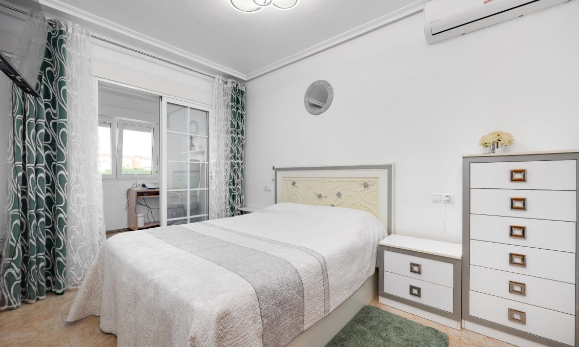 Használt Ingatlanok - Sorház -
Torrevieja - Aguas Nuevas