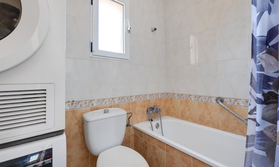 Használt Ingatlanok - Sorház -
Torrevieja - Aguas Nuevas