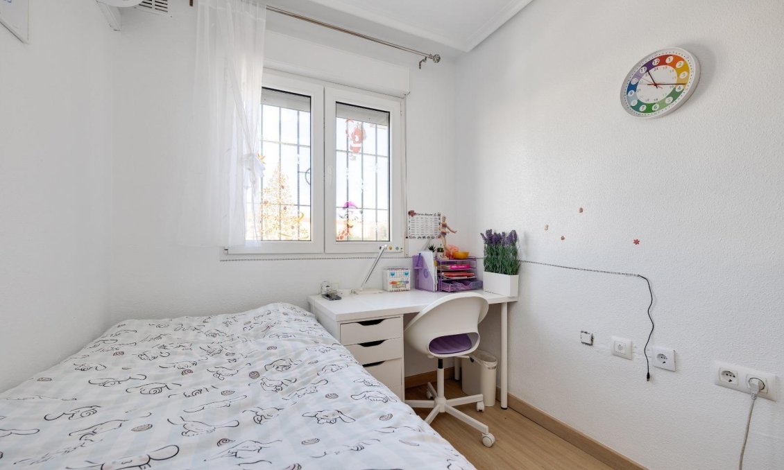 Használt Ingatlanok - Sorház -
Torrevieja - Aguas Nuevas