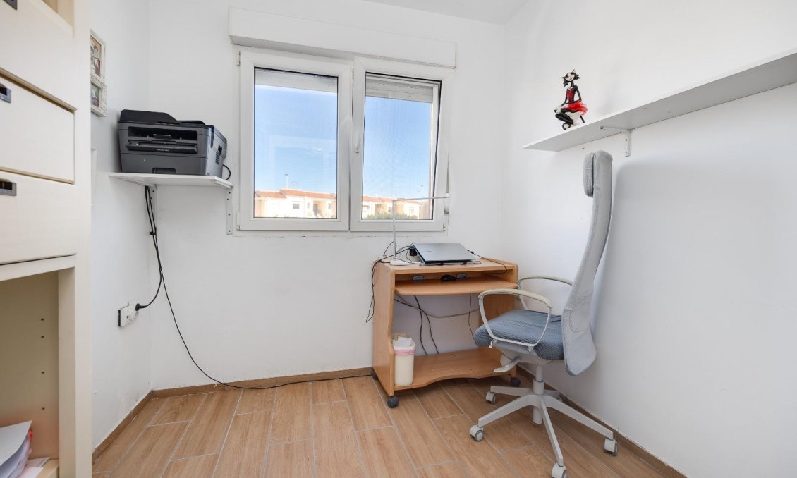 Használt Ingatlanok - Sorház -
Torrevieja - Aguas Nuevas