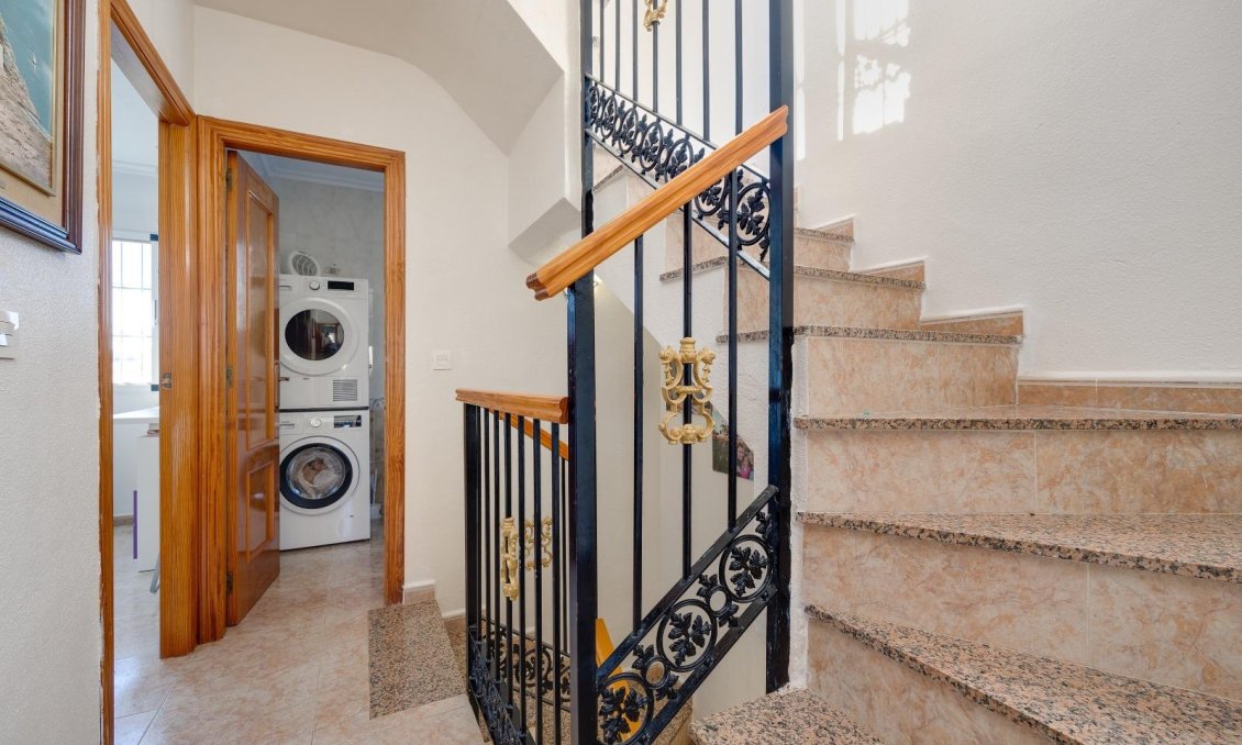 Használt Ingatlanok - Sorház -
Torrevieja - Aguas Nuevas