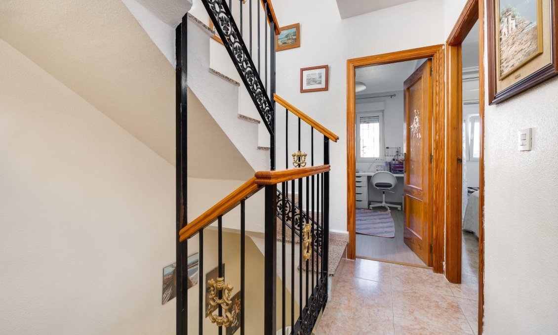 Használt Ingatlanok - Sorház -
Torrevieja - Aguas Nuevas