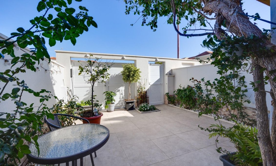 Használt Ingatlanok - Sorház -
Torrevieja - Aguas Nuevas