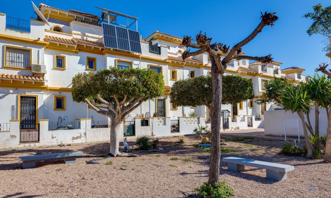 Használt Ingatlanok - Sorház -
Torrevieja - Aguas Nuevas