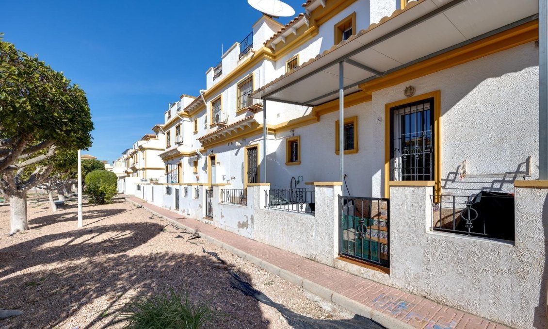 Használt Ingatlanok - Sorház -
Torrevieja - Aguas Nuevas