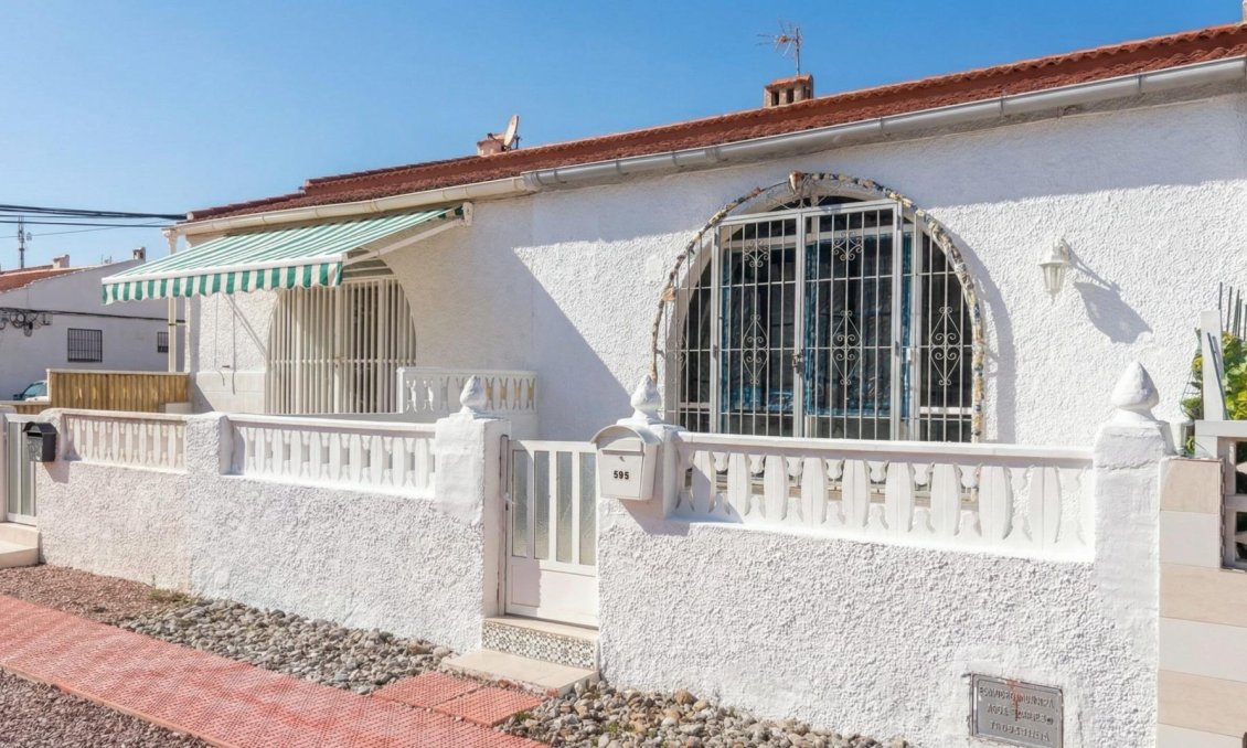 Resale - Bungalow -
Torrevieja - La Siesta - El Salado - Torreta