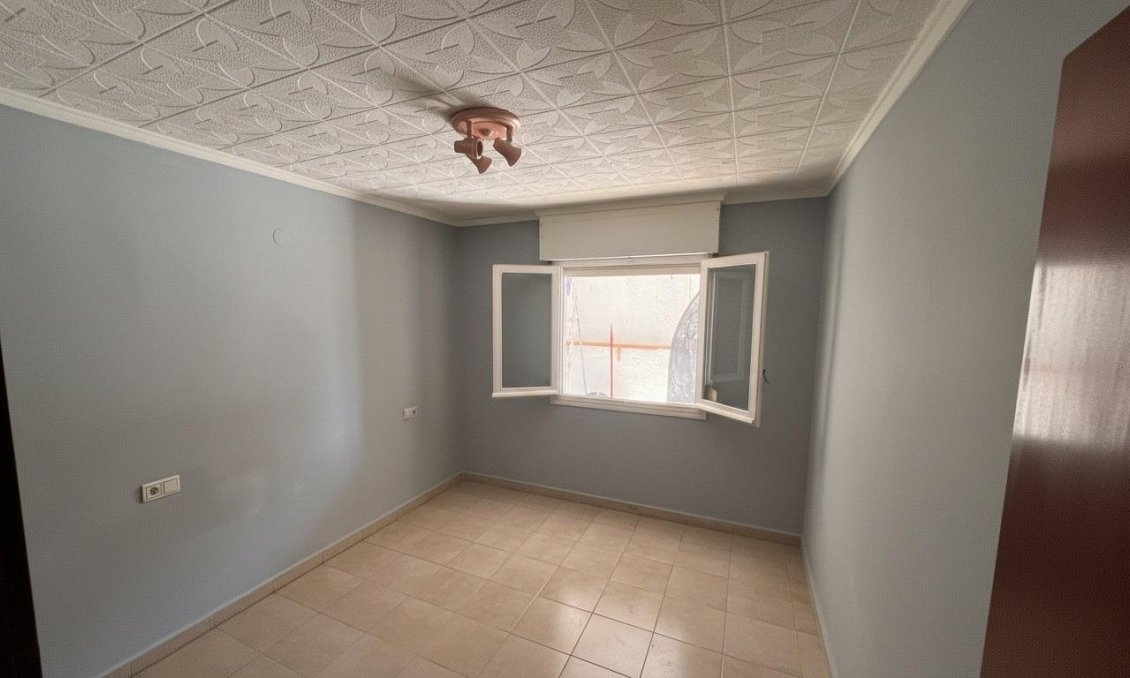 Resale - Bungalow -
Torrevieja - La Siesta - El Salado - Torreta