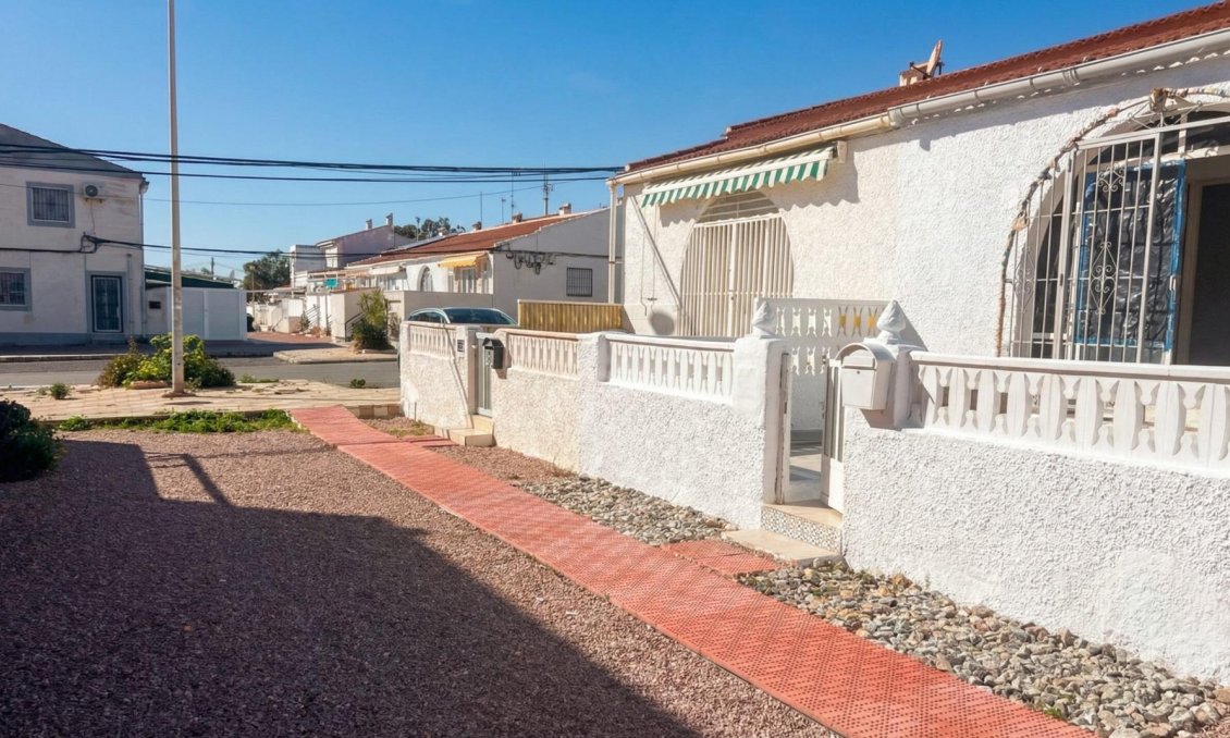 Resale - Bungalow -
Torrevieja - La Siesta - El Salado - Torreta