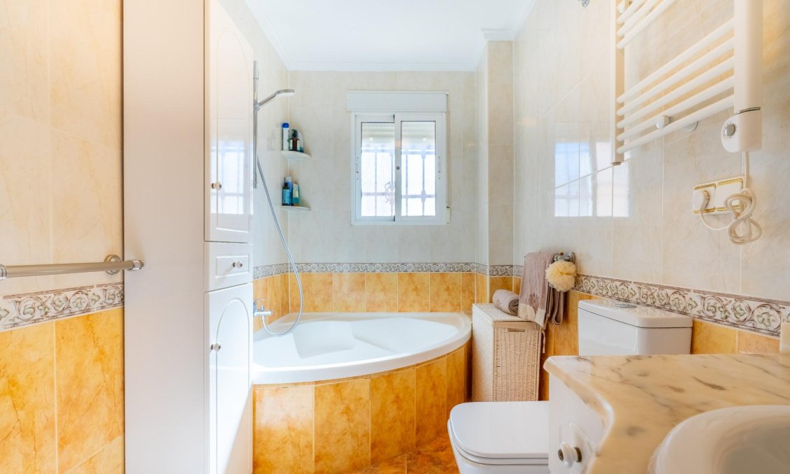 Resale - Duplex -
Orihuela Costa - La Regia