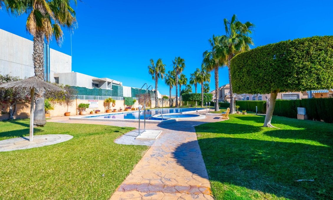 Resale - Duplex -
Orihuela Costa - La Regia