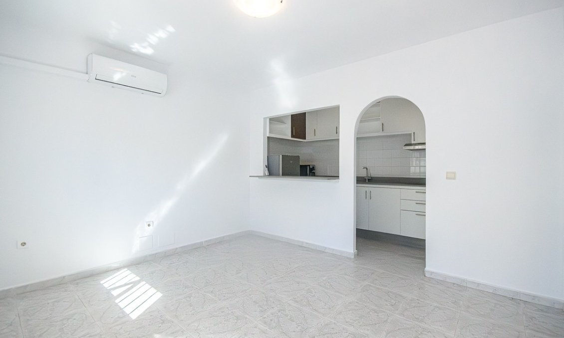 Használt Ingatlanok - Villa -
San Miguel de Salinas - Inland