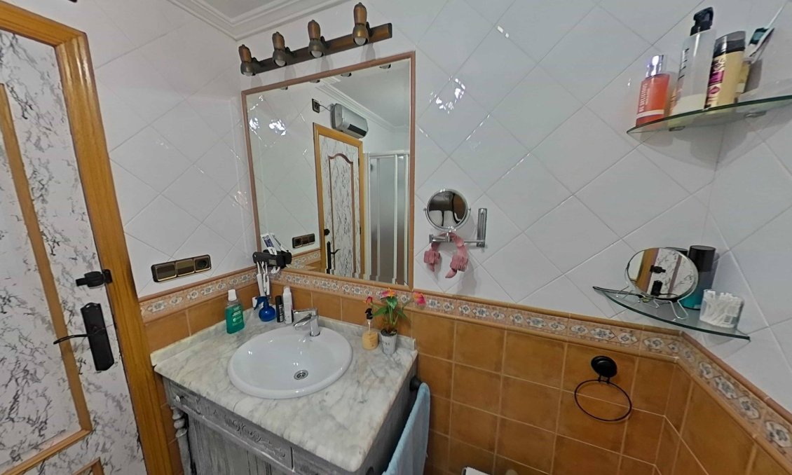 Használt Ingatlanok - Villa -
Torrevieja - Los Balcones