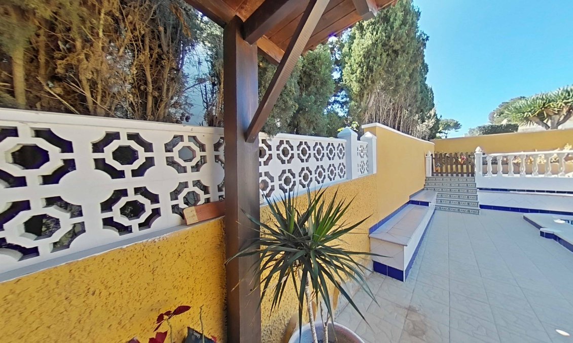 Használt Ingatlanok - Villa -
Torrevieja - Los Balcones