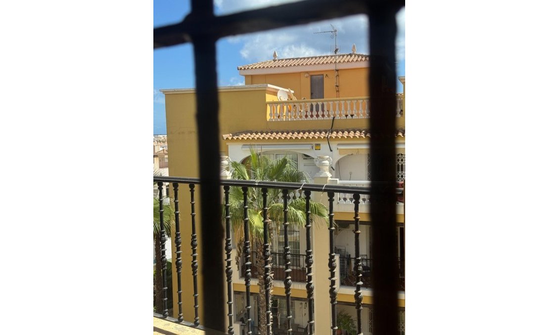 Használt Ingatlanok - Tetőtéri lakás -
Torrevieja - Los Frutales