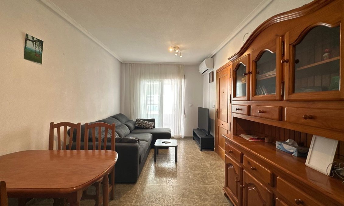 Használt Ingatlanok - Apartman -
Torrevieja - Estacion De Autobuses