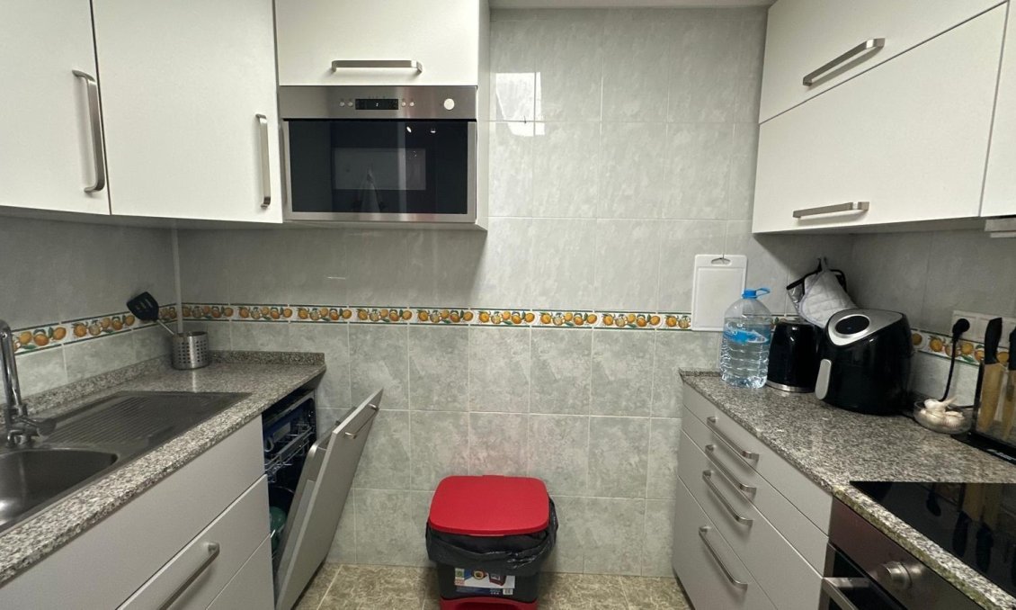 Használt Ingatlanok - Apartman -
Torrevieja - Estacion De Autobuses