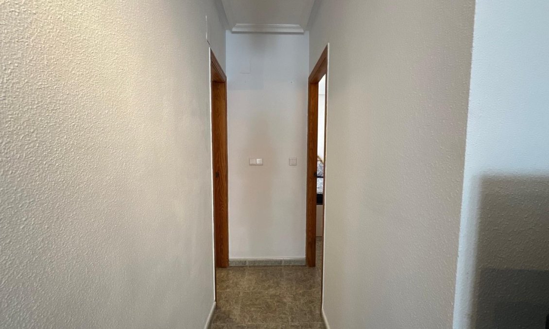 Használt Ingatlanok - Apartman -
Torrevieja - Estacion De Autobuses