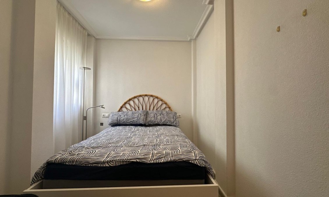 Használt Ingatlanok - Apartman -
Torrevieja - Estacion De Autobuses