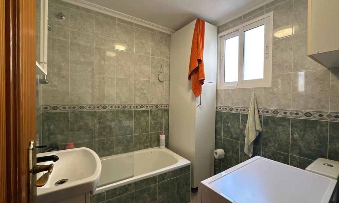 Használt Ingatlanok - Apartman -
Torrevieja - Estacion De Autobuses