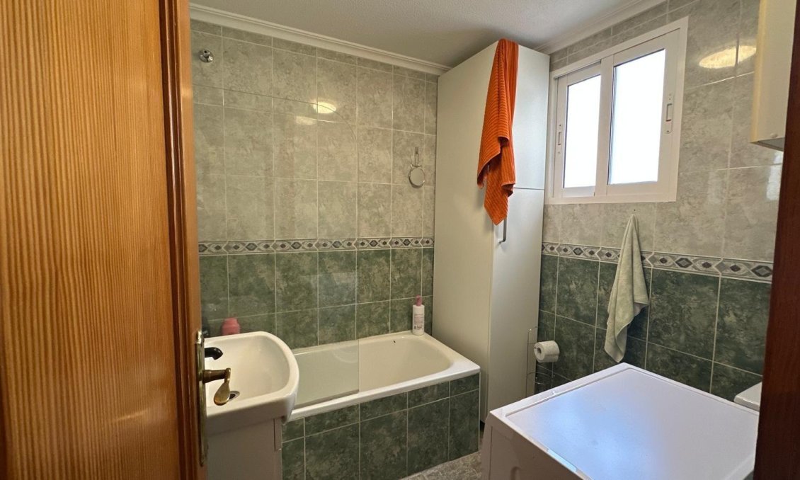 Használt Ingatlanok - Apartman -
Torrevieja - Estacion De Autobuses