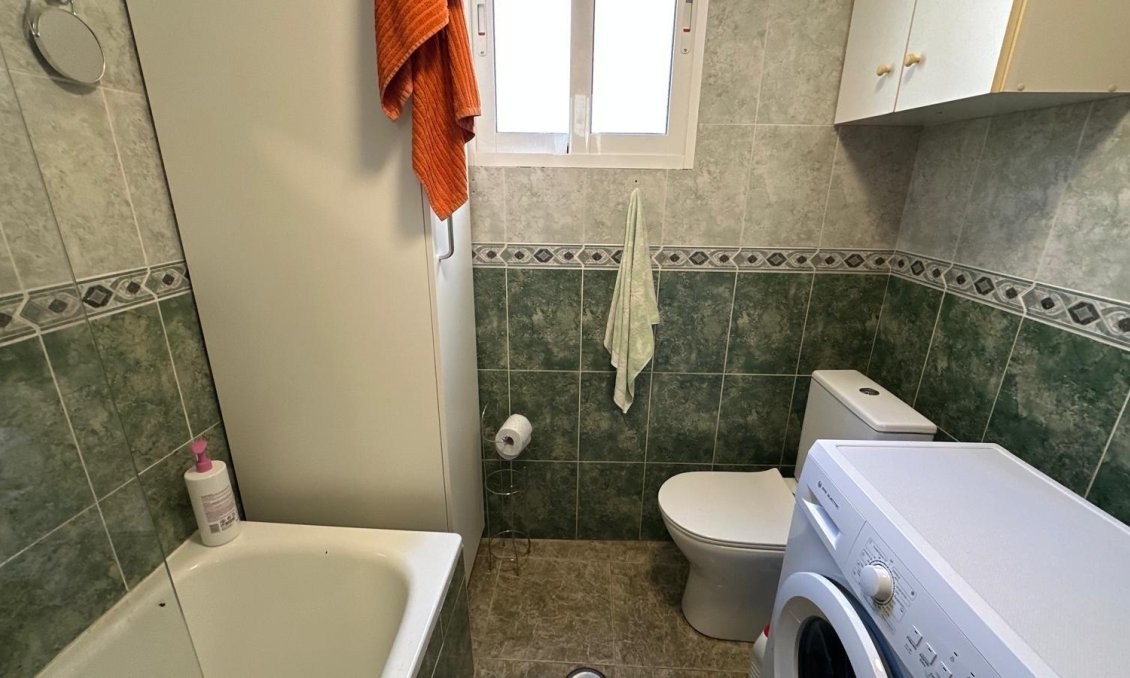 Használt Ingatlanok - Apartman -
Torrevieja - Estacion De Autobuses