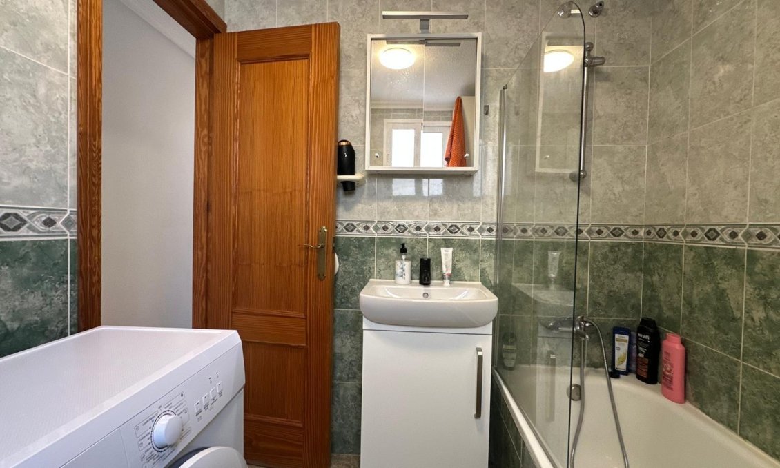 Használt Ingatlanok - Apartman -
Torrevieja - Estacion De Autobuses