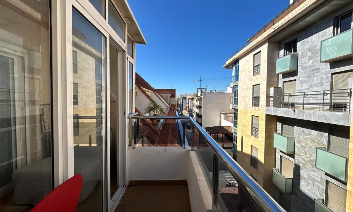 Használt Ingatlanok - Apartman -
Torrevieja - Estacion De Autobuses