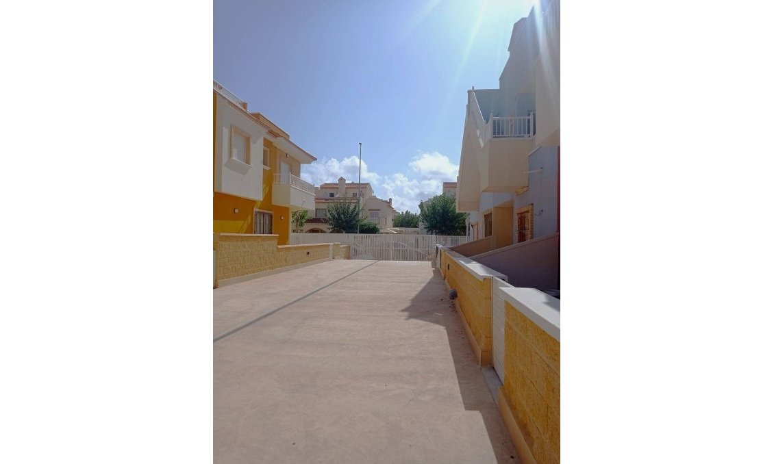 Resale - Town House -
Pilar de la Horadada