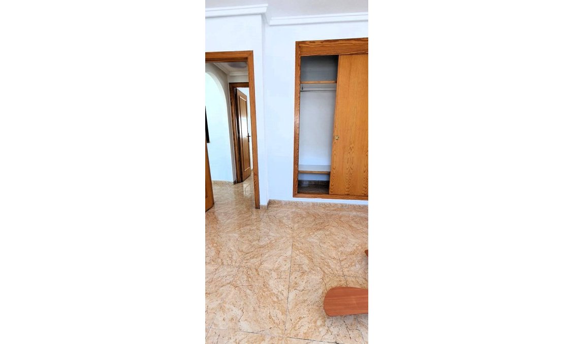 Revente - Attique -
Torrevieja - Playa de los Locos