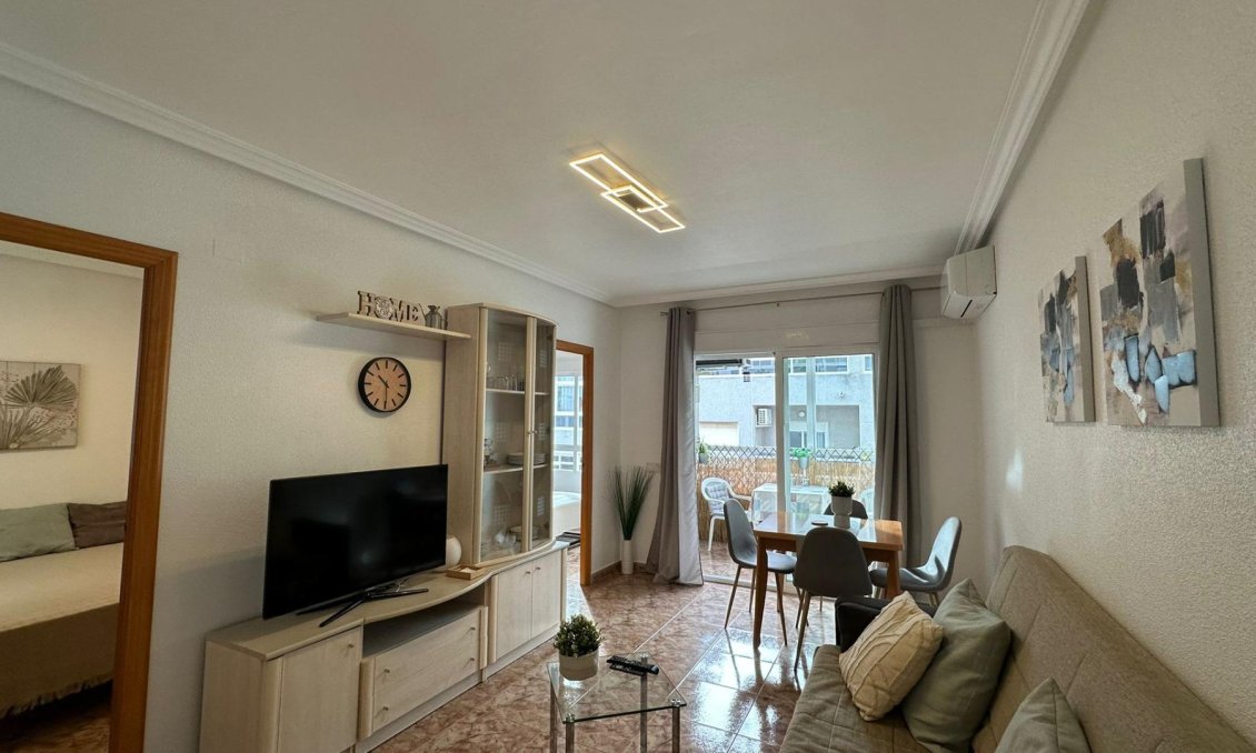 Segunda mano - Apartamento -
Torrevieja - Estacion De Autobuses