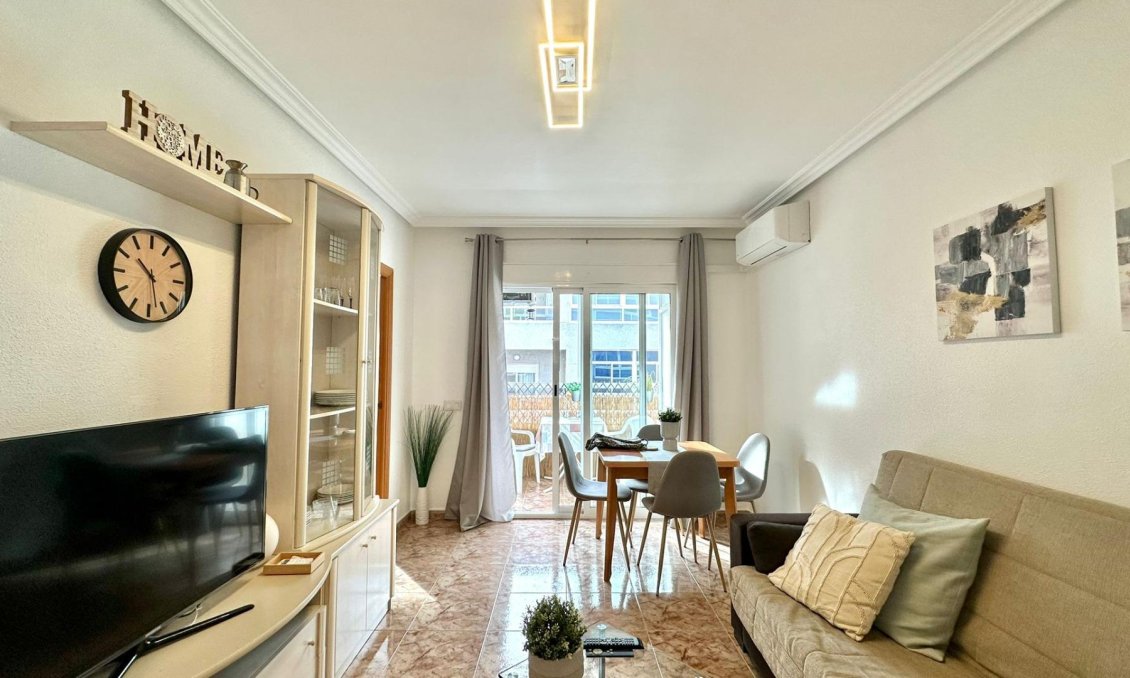 Segunda mano - Apartamento -
Torrevieja - Estacion De Autobuses