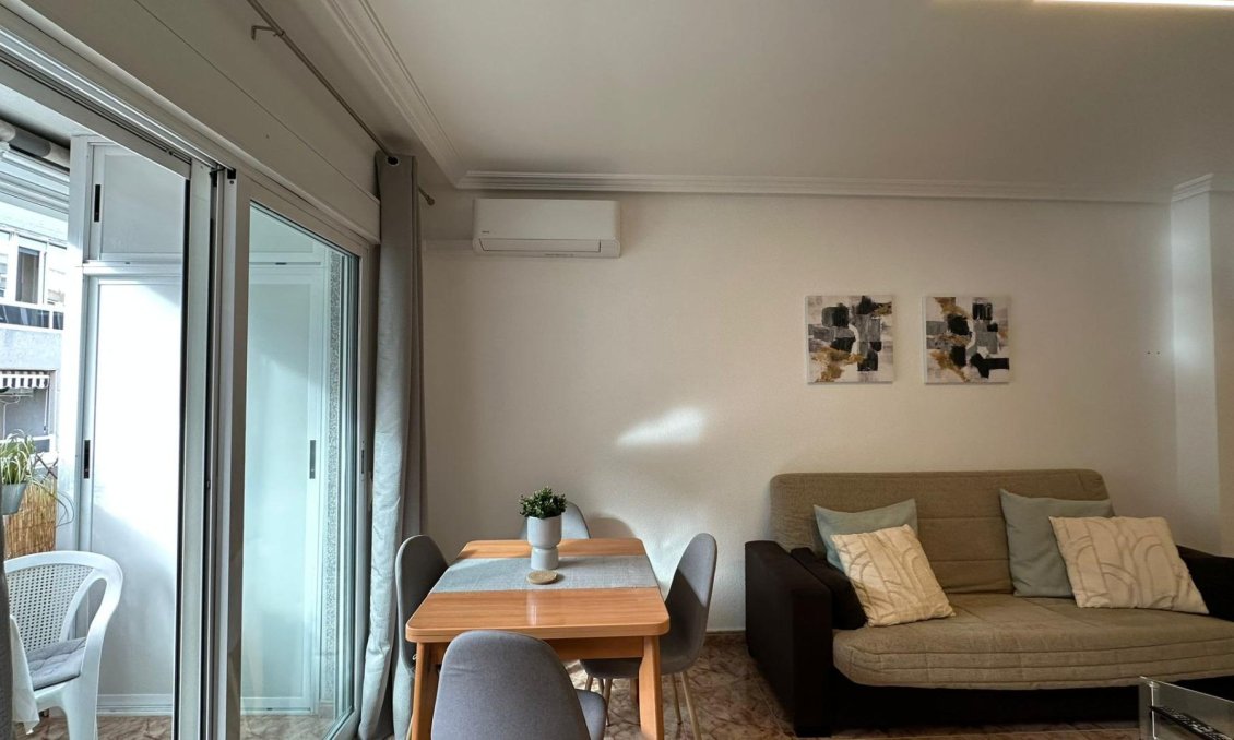 Segunda mano - Apartamento -
Torrevieja - Estacion De Autobuses