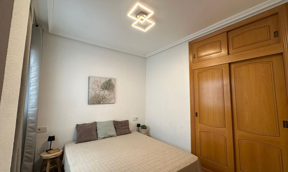 Segunda mano - Apartamento -
Torrevieja - Estacion De Autobuses