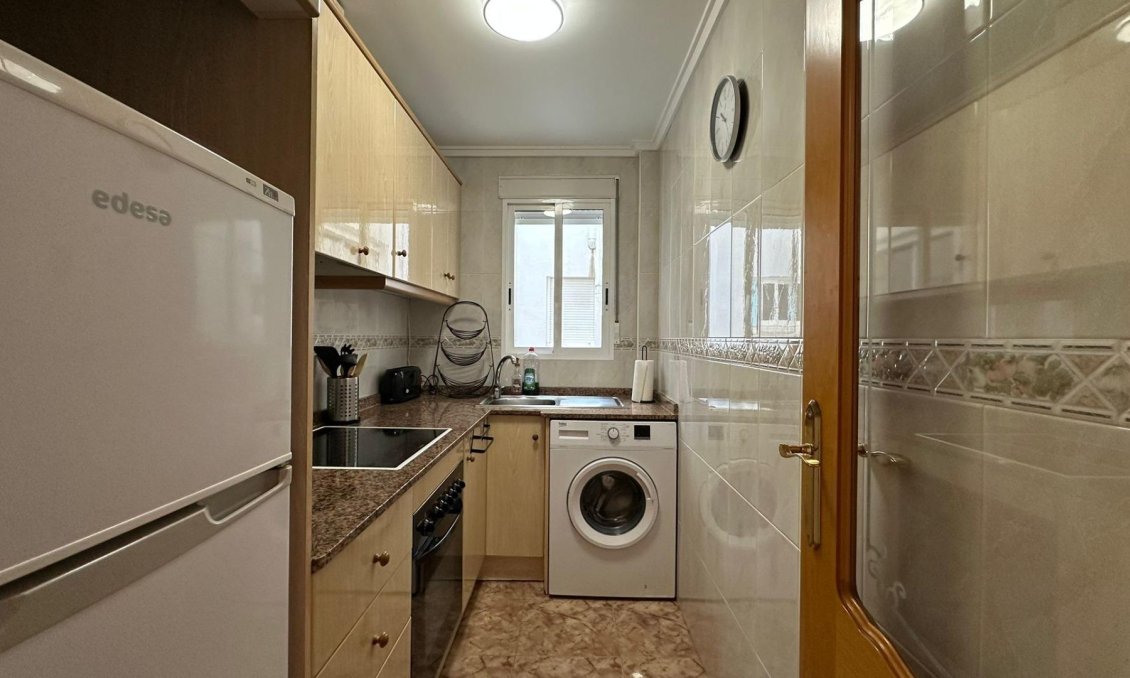 Segunda mano - Apartamento -
Torrevieja - Estacion De Autobuses