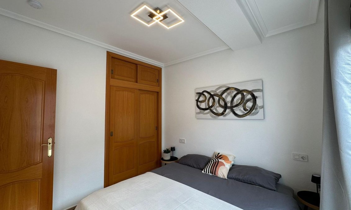 Segunda mano - Apartamento -
Torrevieja - Estacion De Autobuses